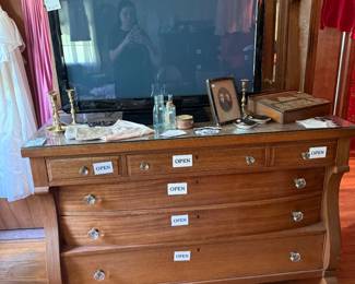 Vintage 6- Drawer Dresser & Mirror Set 