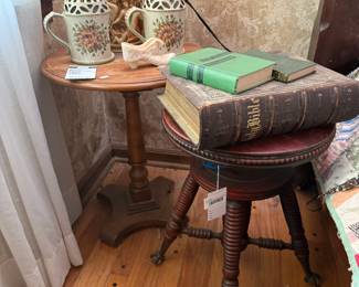Wood Pedestal Side Table