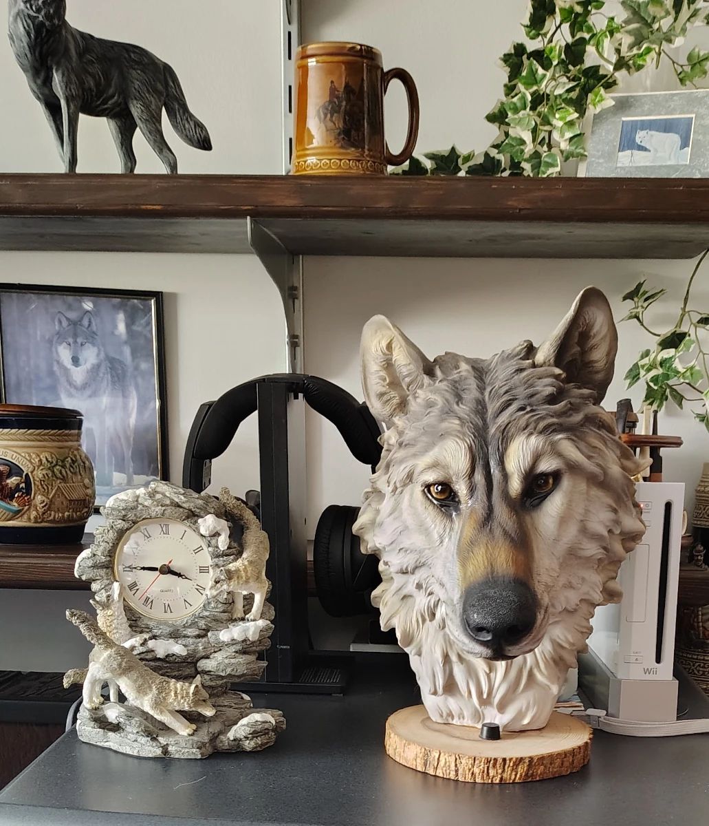 Many Wolf Figures & decor'