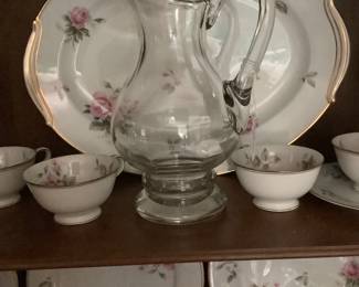 The close up of the rose China. This is the platter. These side pieces are included in the price of total China.