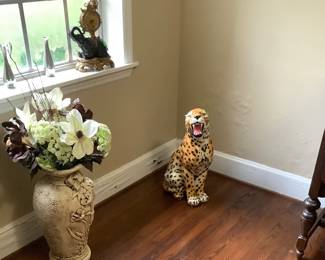 Ceramic Tiger made in Italy. Price: $400.00