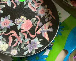 2 beautiful trays for outside.
