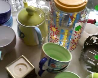 Decorated tea jar.