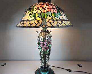 Stained Glass Table Lamp With Floral Design
