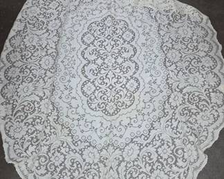 Oval White Bradford III Tablecloth