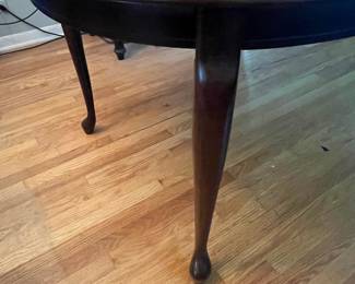 Queen Anne Style Round Dining Table