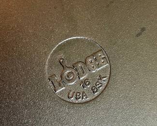 Lodge Cast Iron Skillet with Leather Handle Cover