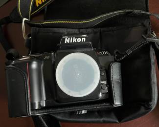 Nikon N6006 SLR Camera with Bag