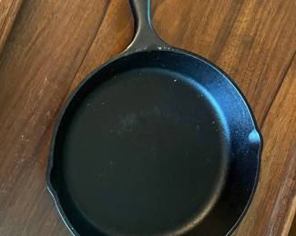 Lodge Cast Iron Skillet with Leather Handle Cover