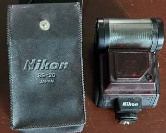 Nikon Speedlight SB-20 Flash Unit with Case