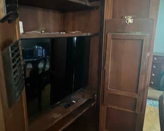 Ethan Allen British Classics Collection Armoire / Entertainment Center / Office Desk