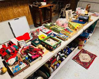 Vintage Christmas, Cleaning Supplied