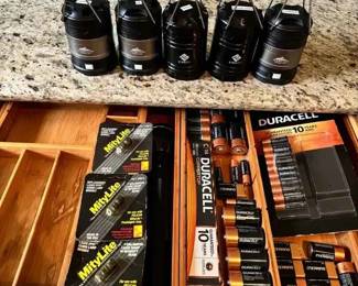 HA214Battery And Flashlight Lot