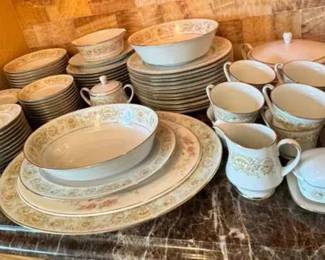 HA132Noritake May Garden 2355 Fine China Set
