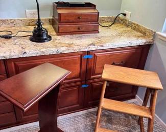 HA240Side Table, Lamp, Steps And Lamp