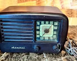 HA124Vintage Admiral Table Radio