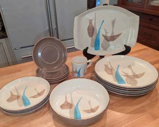 HA232VRed Wing Pottery Set Pompeii Pattern