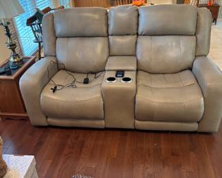 Double recliner. Receipt in console