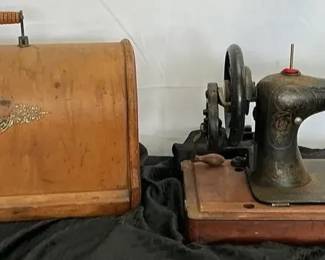 04 Singer Sewing Machine