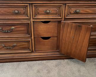M30 - $85. Thomasville Dresser with Mirror. Measures 70" wide x 20" deep x 32" tall to the top of dresser. 80" to the top of the mirror. Mirror is 29.75" x 48.5" and comes off to move)