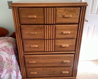 M59 -$95 Thomasville Chest of Drawers.