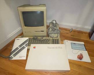 Apple Macintosh Plus Computer