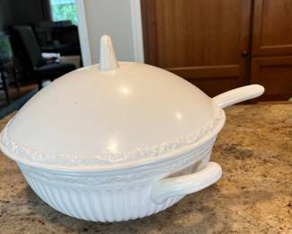 Soup bowl serving dish