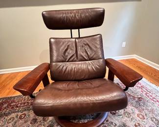 Lounge leather chair recliner