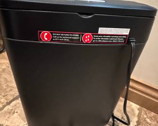 Ativa 12-Sheet Cross-Cut Shredder
