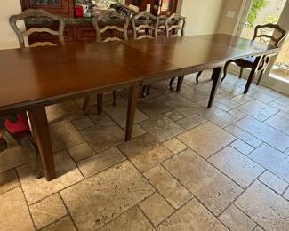 Thomasville Extendable Dining Table and Six Chairs Set