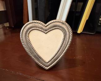 Heart-Shaped Photo Frame with Rope Border