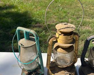 Many wonderful vintage lanterns. 