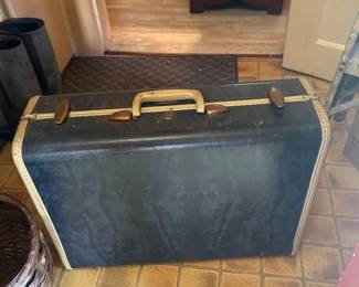 Vintage Samsonite suitcase. 