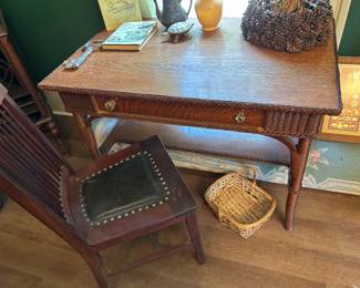 Wicker desk. Very nice. 