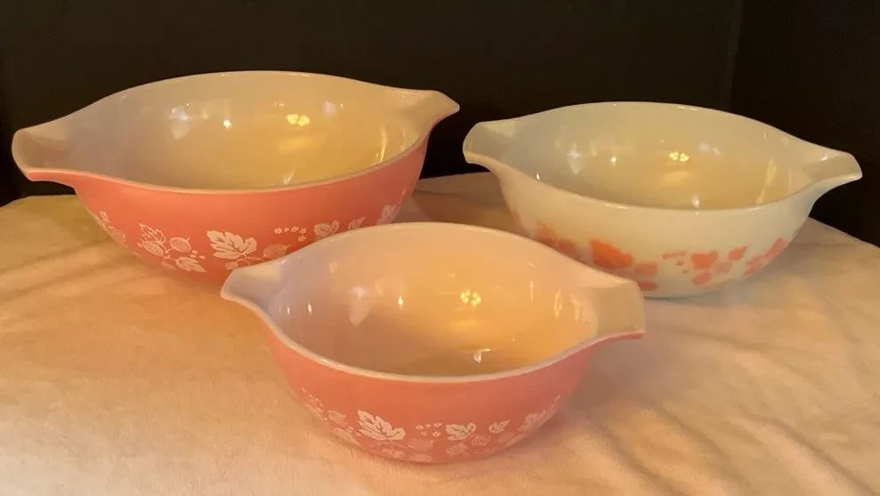  01 Vintage Pyrex Pink Gooseberry Pattern Cinderella Mixing Bowls