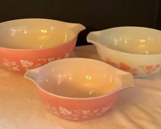 01 Vintage Pyrex Pink Gooseberry Pattern Cinderella Mixing Bowls