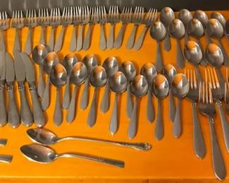 Oneida Jacqueline Dinnerware Set