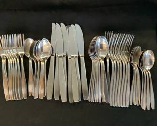International Stainless Deluxe Flatware Set Of Eight