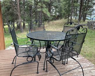  06 Metal Table With Chairs