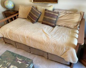 Wood Day Bed w/Comforter & Pillows!