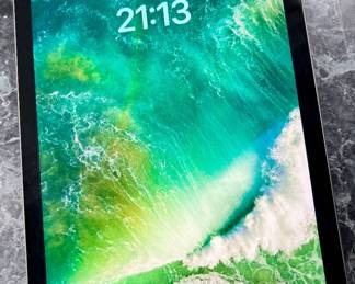Apple iPadOS 16.7.10 5th Gen. Model MP2F2LL/A 5GB  