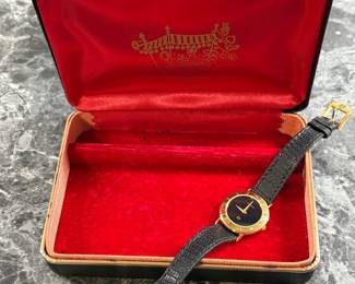 Vtg. Ladies Gucci 3000L Gold Black Dial Leather Watch Swiss (New Motor) w/Original Accessory Box 