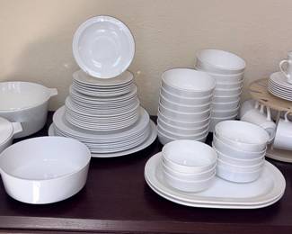 Centura by Corning  81 Pcs