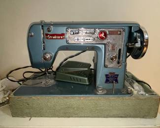 Stradivaro 95 Super De Luxe Automatic Zig Zag Sewing Machine