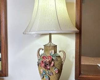 Vintage Rose Motif Table Lamp