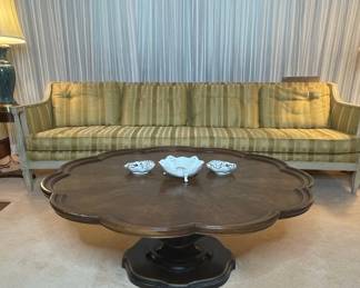 Henredon Pie Crust Pedestal Coffee Table Vtg