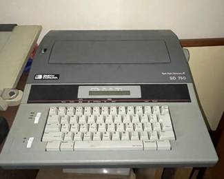 Smith Corona SD 750 Spell Right Dictionary Typewriter