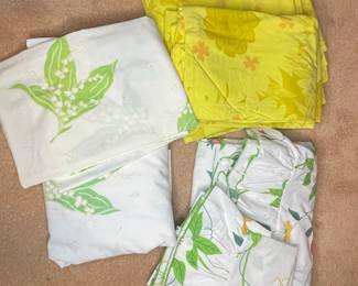 Vintage Floral Pattern Bed Linens 