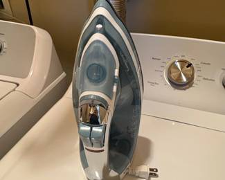 Black Decker EverSteam Steam Iron second image