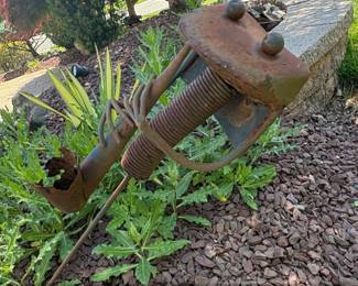 Rustic Metal Frog Garden Sculpture with Spring Body third image